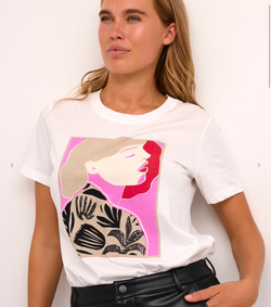 Kaffe KAcameron T-skjorte.  Pink/Red Woman Print - Kaffe Clothing