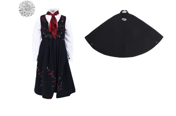 Maxemilia med Cape og Brosje