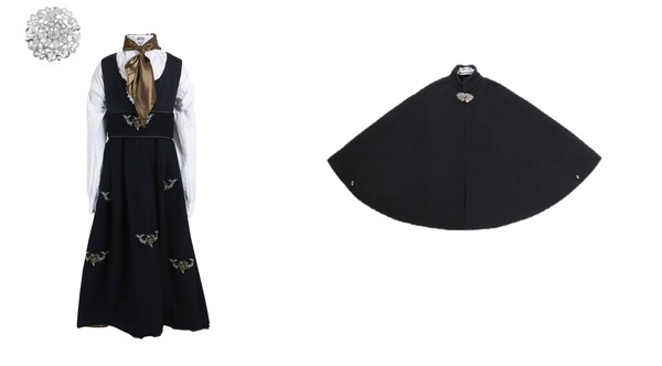 Maxemilia med Cape og Brosje