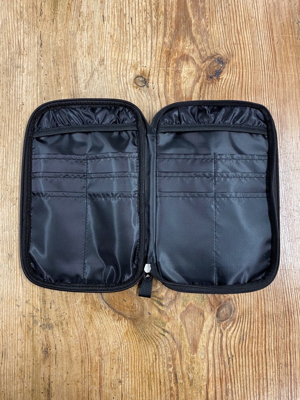 STRIKKEPINNEVESKE STOR  BY ALMA