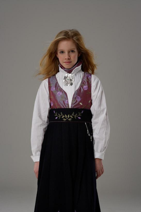 Maxemilia Ulla festdrakt