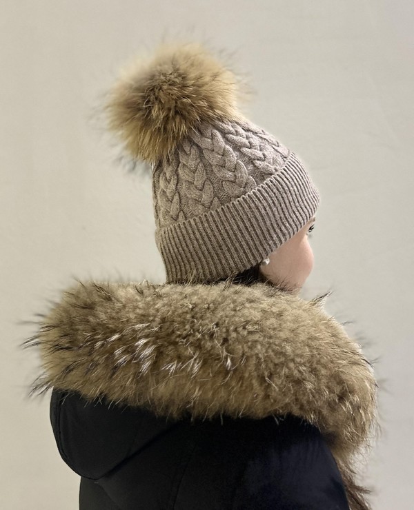 Flettet Ull lue med pelsdusk