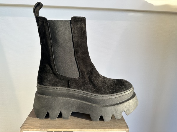 Crosta Negro H-Arete