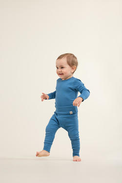 Gullkorn Svalen Babybukse mellomblå - Gullkorn Design