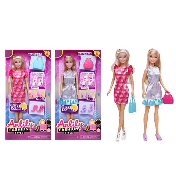 Anlily dukke med ekstra tilbehør