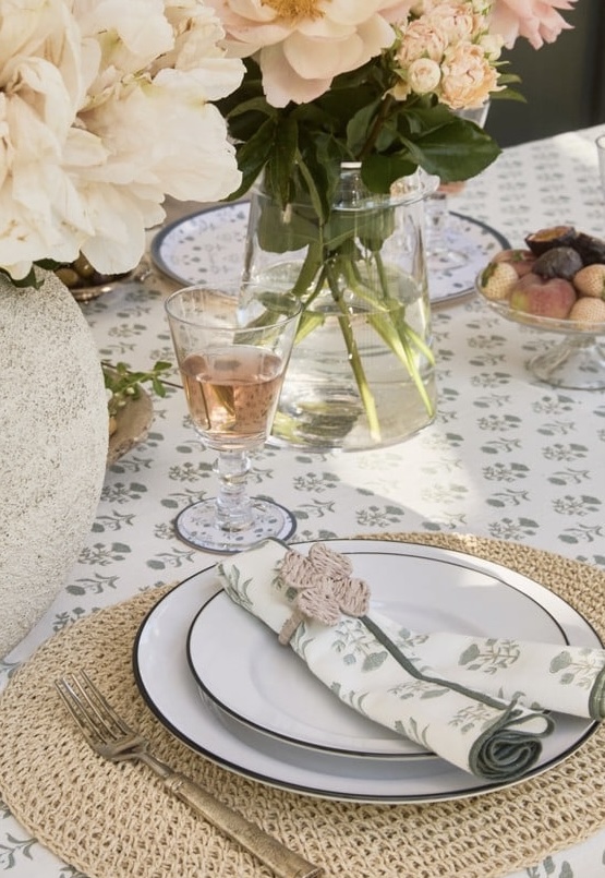 serviett i økologisk bomull m/blomstertrykk, eukalyptus