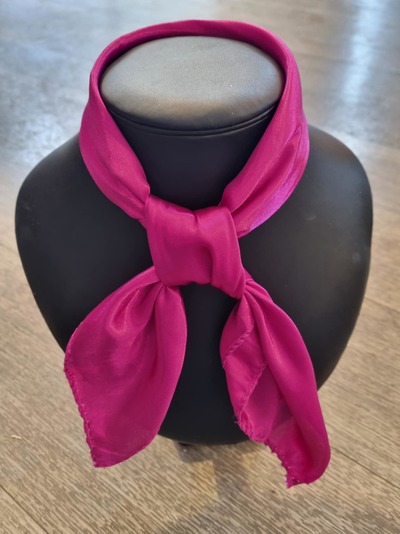 Silke skjerf ensfarget Cerise - Guttogpike