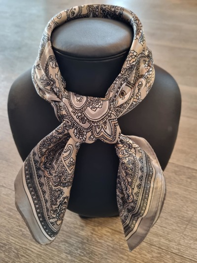 Silke skjerf mønstret Nr 5 - Guttogpike