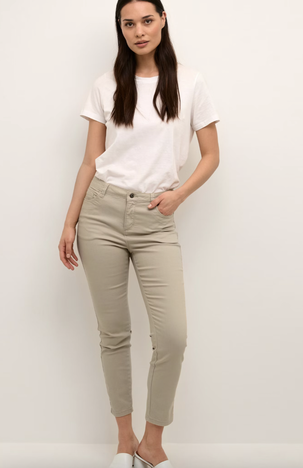 Zelina Stright Jeans