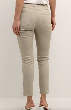 Zelina Stright Jeans