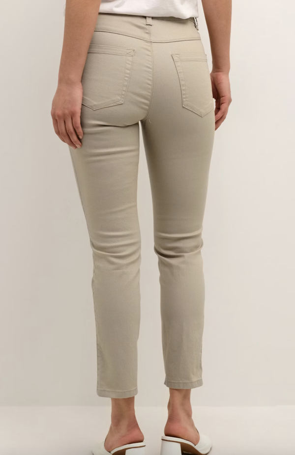 Zelina Stright Jeans