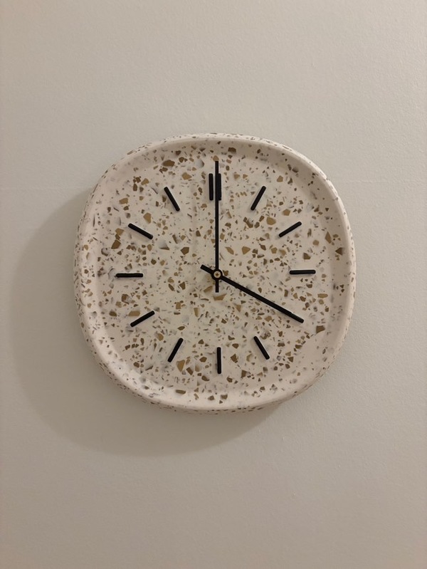 Håndlaget Veggklokke - Terrazzo Beige & Brun