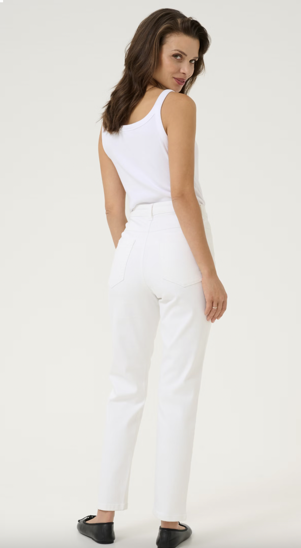 Zelina Stright Jeans