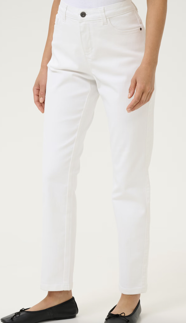 Zelina Stright Jeans