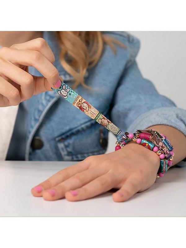 Sticki Rolls - Lekearmbånd med klistremerker som kan brukes og deles