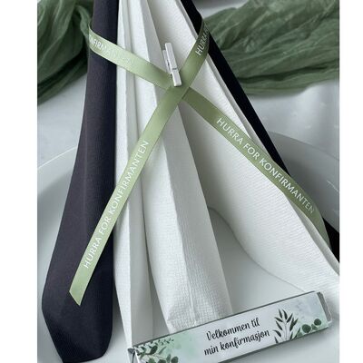 Pyntebånd med tekst 10m Konfirmanten mosegrønn med hvit tekst  - Happystar