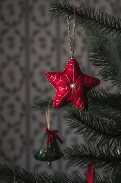 Ullfilt Stjerne Rød m/Sølvdekor  - UND Seasonal 