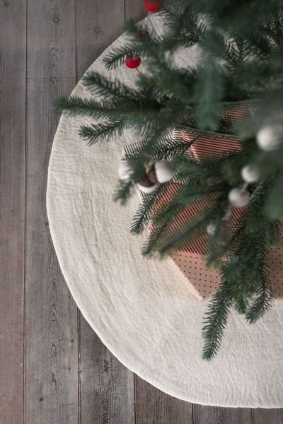 Ullfilt Teppe ca 110cm Snø - UND Seasonal 