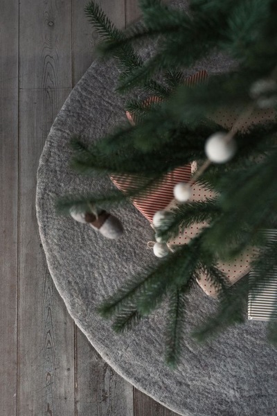 Ullfilt Teppe ca 110cm Beige - UND Seasonal 