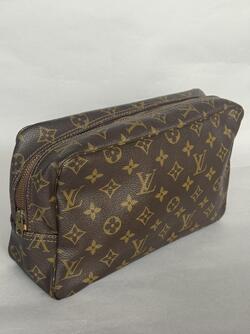 Louis Vuitton Toiletry 28