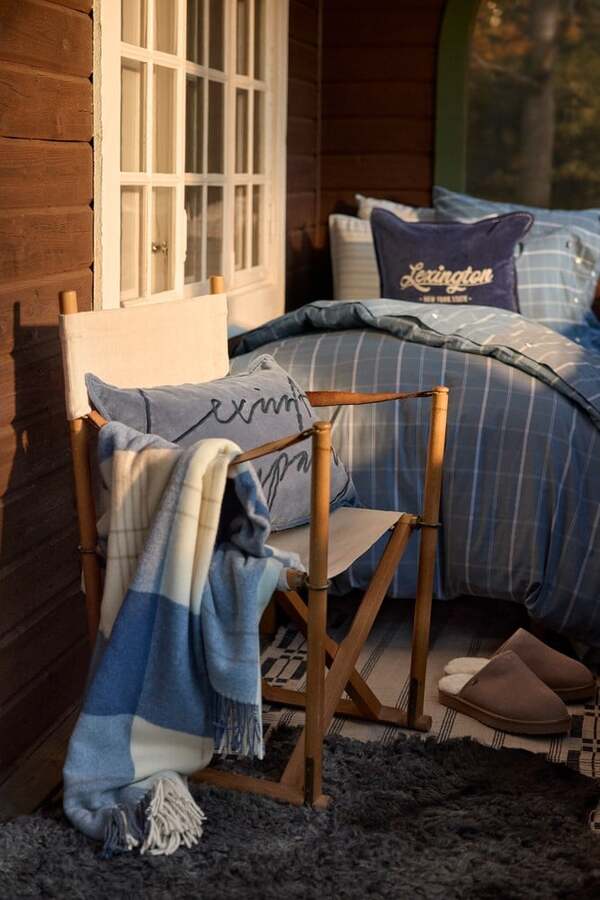 Blå/beige rutet pledd i resirkulert ull