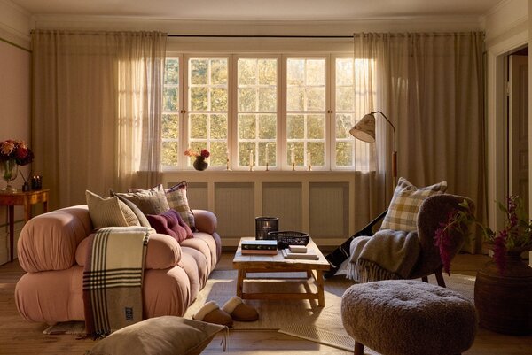 Stein/burgunder rutet pledd i resirkulert ull