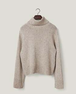 Strikket genser i ullblanding med rullekrage