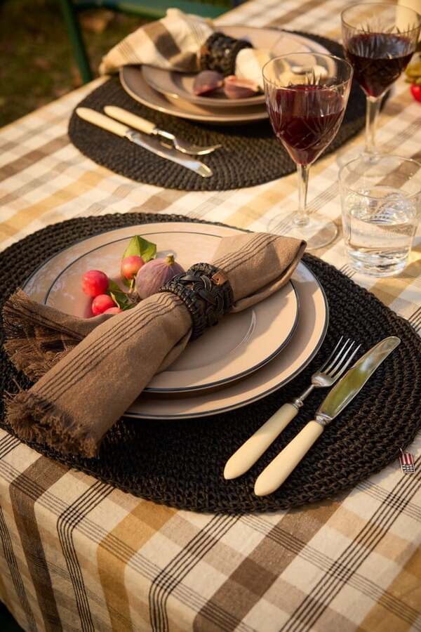 Stripet lin/bomull-serviett med frynser