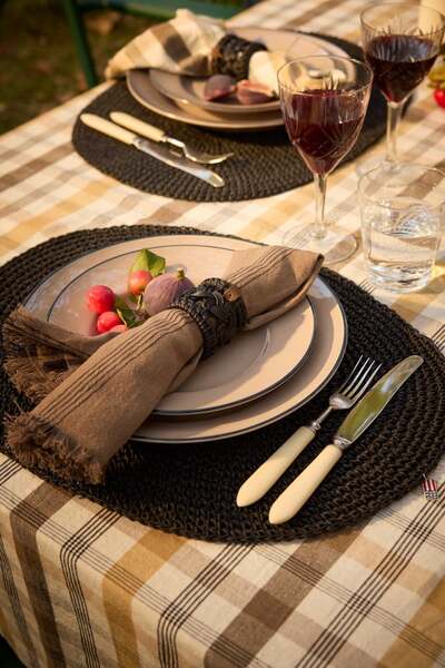 Stripet lin/bomull-serviett med frynser Stone/Black - Lexington