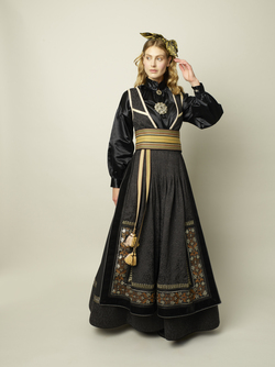 PASCAL FESTDRAKT SVART/GYLDEN Gylden - Pascal