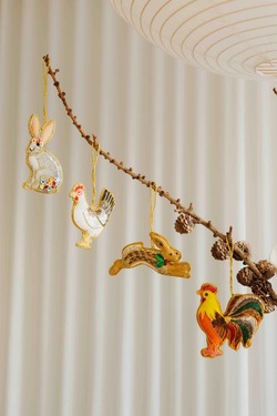 Håndlaget Ornament - Hane ikke relevant - UND Seasonal 