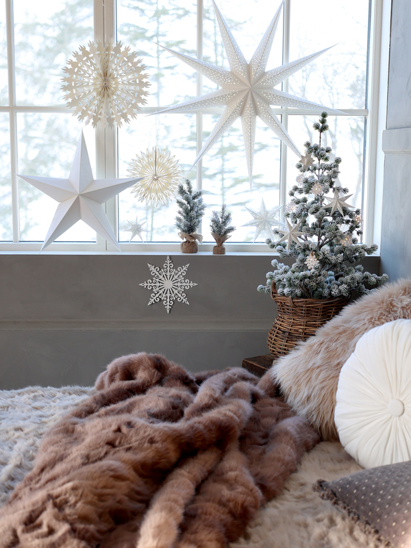 Pledd i imitert skinn. Chokolade