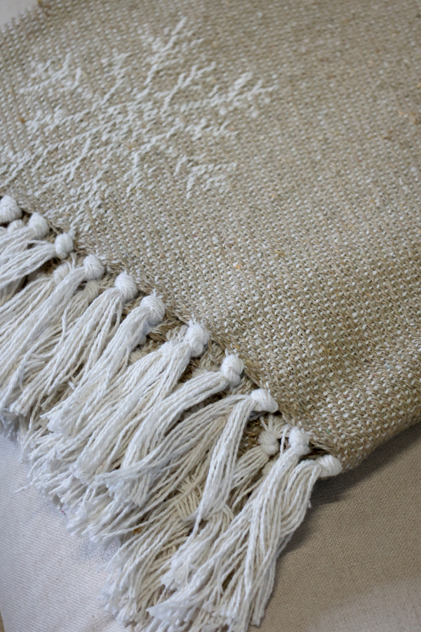 Aix Pledd med iskrystaller. Latte