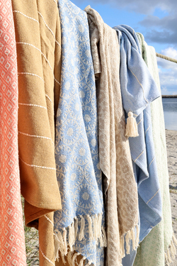 Aix Pledd av overskuddsgarn Blå - Chicantiuqe