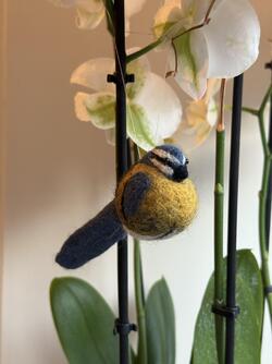 Blåmeis - dekor i ull Flerfarget - Asrkunst