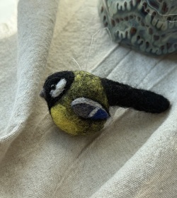 Kjøttmeis ullpynt  Flerfarget - Asrkunst