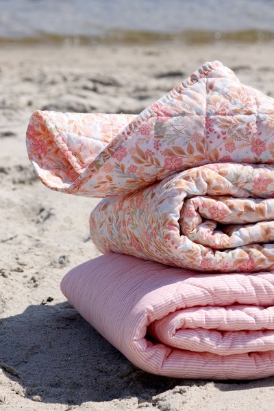 Aix Quilt m/blomster Rosa - Chic Antique