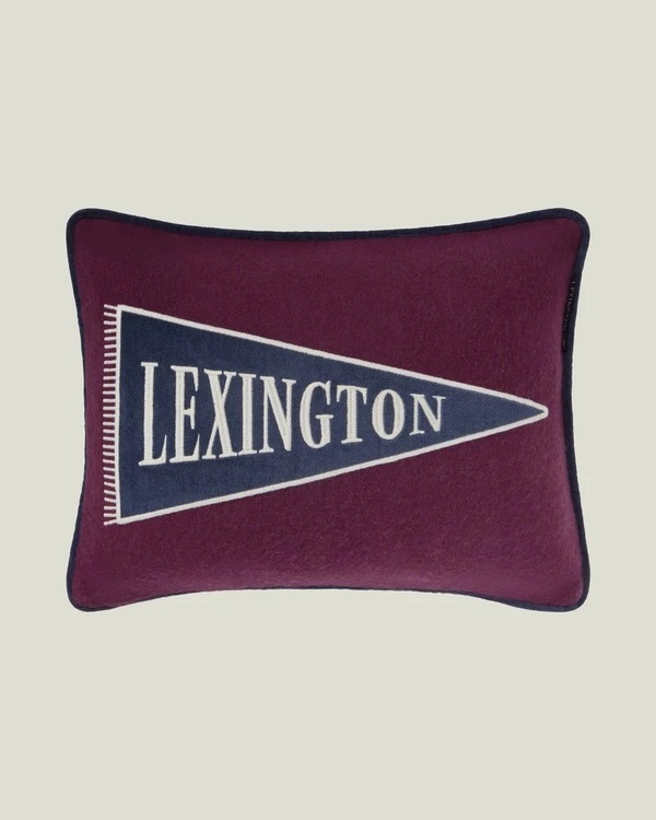 Lexington Pyntepute m/Flagglogo Patch i Ullblanding - 40x30cm