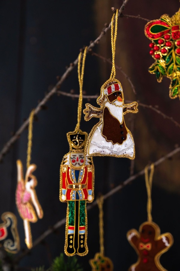 UND Håndlaget Ornament 