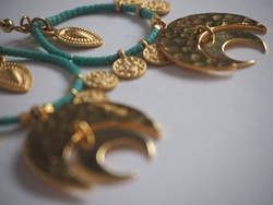 Gold Cleo Earrings  aquamarine og gull - Isle&Tribe