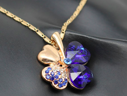 Halskjede - firkløver, blått krystall blå/gull - BZ Fashion Jewelry
